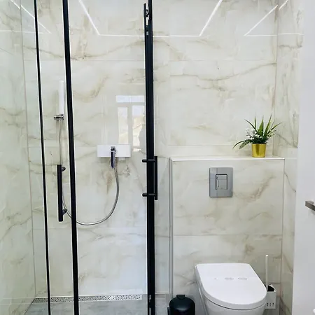 Appartamento Brivibas - West / East, Free Privat Parking, Free Wifi, Self Check-in Riga